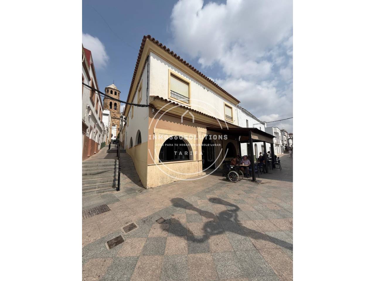 Edificio completo con local comercial en rentabilidad y vivienda independiente en pleno centro de Los Barrios