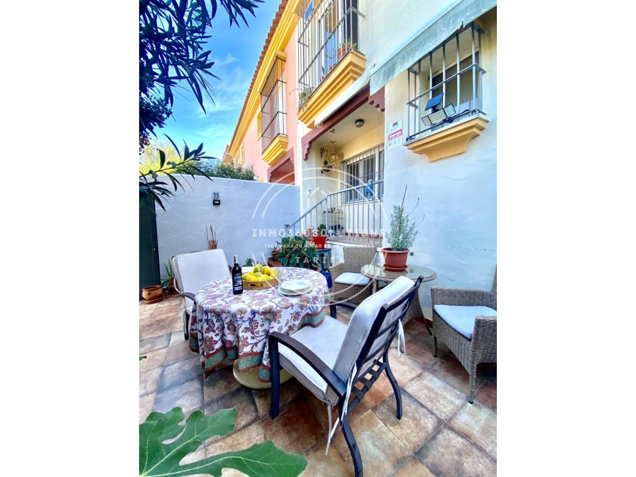 Chalet adosado en Tarifa con jardín