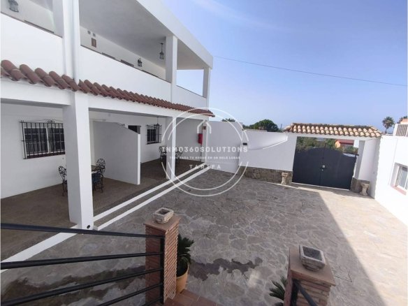 Acogedor apartamento en planta baja a pocos minutos de la playa en Bolonia