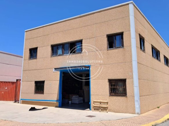 NAVE / LOCAL EN VENTA EN TARIFA – 227 M² Y GRAN POTENCIAL COMERCIAL